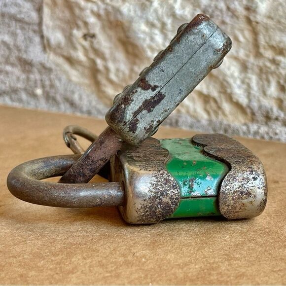 Vintage Rustic Rusty Decor Interlocked Mini Padlocks with Keys Set of 2 - Picture 14 of 16